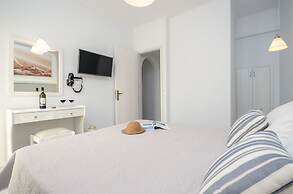 Birikos Studios & Apartments