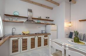 Birikos Studios & Apartments