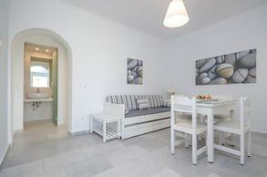 Birikos Studios & Apartments