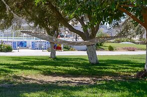 Birikos Studios & Apartments