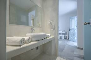 Birikos Studios & Apartments