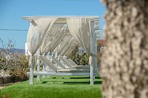 Birikos Studios & Apartments