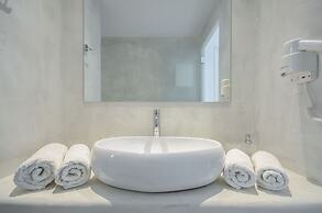 Birikos Studios & Apartments