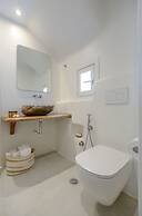 Birikos Studios & Apartments