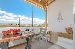 Birikos Studios & Apartments