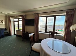Lakeside Manor Hotel