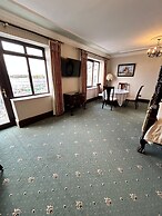 Lakeside Manor Hotel