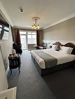 Lakeside Manor Hotel