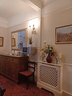 Hunters Lodge
