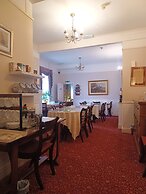 Hunters Lodge