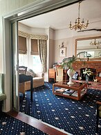 Hunters Lodge