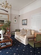 Hunters Lodge