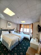 Hunters Lodge