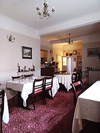 Hunters Lodge