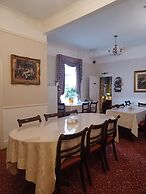 Hunters Lodge