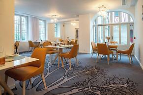 Hotel de Bourgtheroulde, Autograph Collection