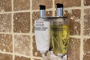 Hotel de Bourgtheroulde, Autograph Collection