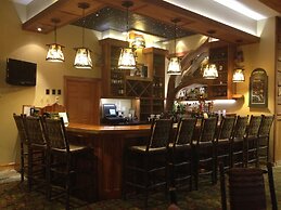 Hope Lake Lodge & Indoor Waterpark