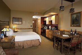 Hope Lake Lodge & Indoor Waterpark