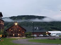 Hope Lake Lodge & Indoor Waterpark