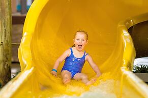 Hope Lake Lodge & Indoor Waterpark