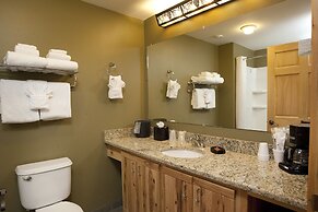 Hope Lake Lodge & Indoor Waterpark