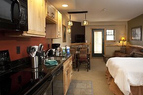 Hope Lake Lodge & Indoor Waterpark