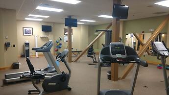 Hope Lake Lodge & Indoor Waterpark