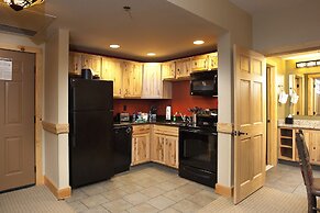 Hope Lake Lodge & Indoor Waterpark