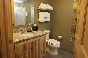 Hope Lake Lodge & Indoor Waterpark