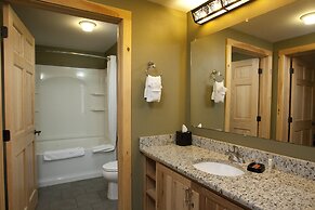 Hope Lake Lodge & Indoor Waterpark