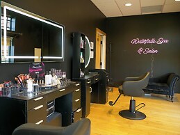 Hope Lake Lodge & Indoor Waterpark