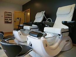 Hope Lake Lodge & Indoor Waterpark