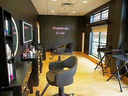 Hope Lake Lodge & Indoor Waterpark