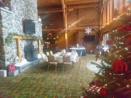 Hope Lake Lodge & Indoor Waterpark