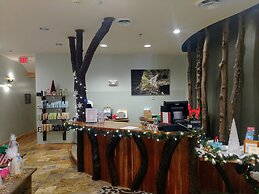 Hope Lake Lodge & Indoor Waterpark