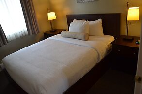 Days Inn by Wyndham Golden