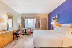 Days Inn by Wyndham Golden