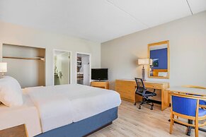 Days Inn by Wyndham Golden