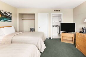 Days Inn by Wyndham Golden