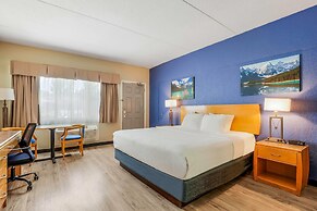 Days Inn by Wyndham Golden