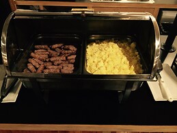 Days Inn by Wyndham Golden