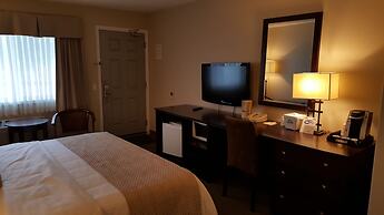 Days Inn by Wyndham Golden