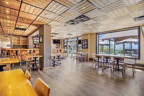 Days Inn by Wyndham Golden