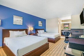 Days Inn by Wyndham Golden