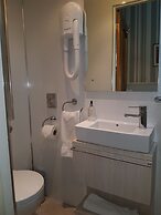 Lauderville Guest House