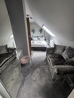 Lauderville Guest House