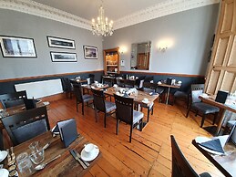 Lauderville Guest House