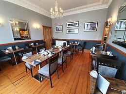 Lauderville Guest House