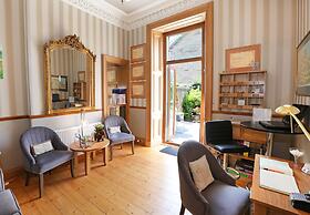 Lauderville Guest House